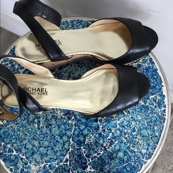 Michael Kors Black Leather Wedge  Size 7.5 $45 - Picture 5 of 9